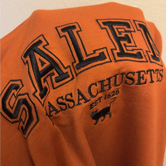 Salem Massachusetts Oversized Crewneck Sweatshirt 🐈‍⬛ - Picture 4 of 5